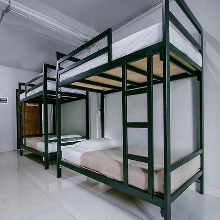 Oyo 421 Guyasuka Hostel & Cafe Bangkok Eksteriør billede