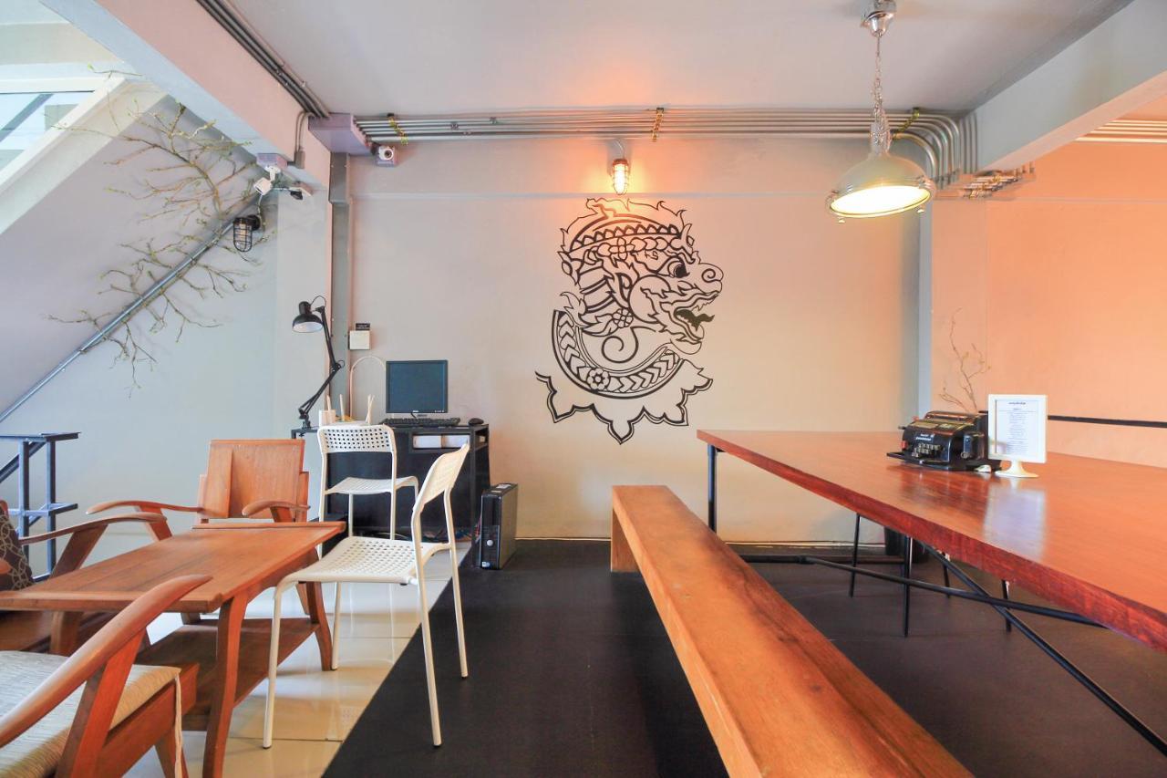 Oyo 421 Guyasuka Hostel & Cafe Bangkok Eksteriør billede