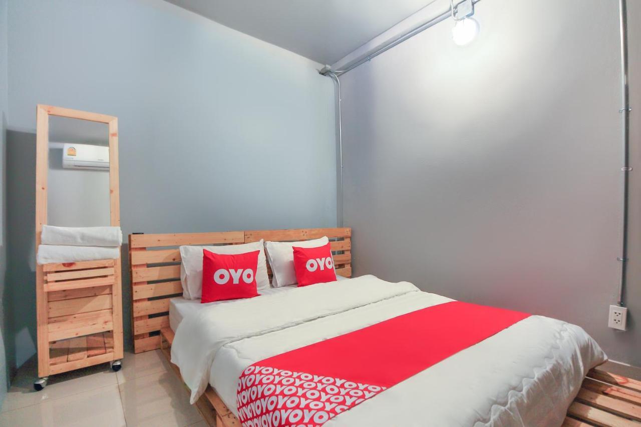 Oyo 421 Guyasuka Hostel & Cafe Bangkok Eksteriør billede